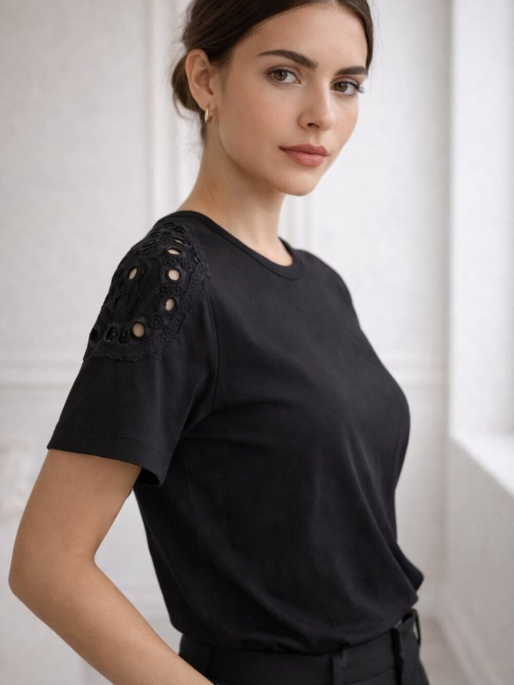 Nº21 Embroidered Grommet Shoulder Top Luxury Tee Black Made in Italy